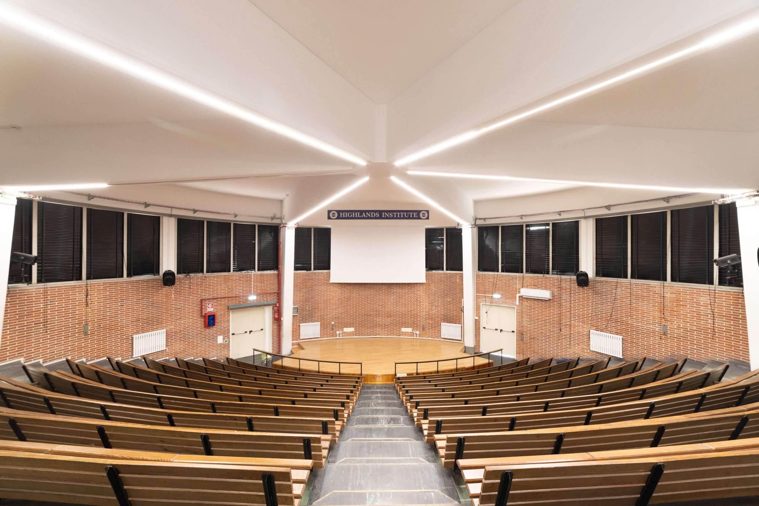 highlands institute aula magna 0W8A8591 scaled highlands institute aula magna 0W8A8591 scaled